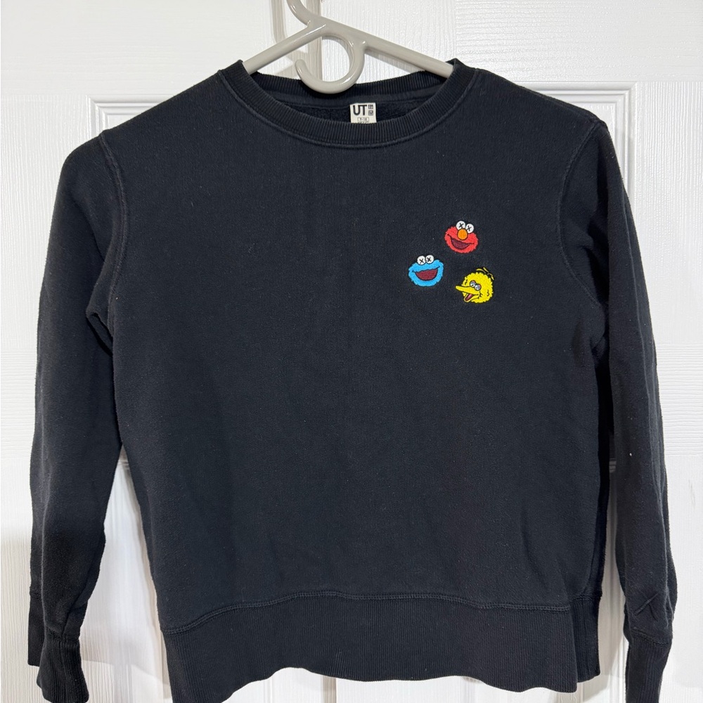 KAWS x Sesame Street kids Black Crewneck Sweatshirt Uniqlo LIMITED EDITION